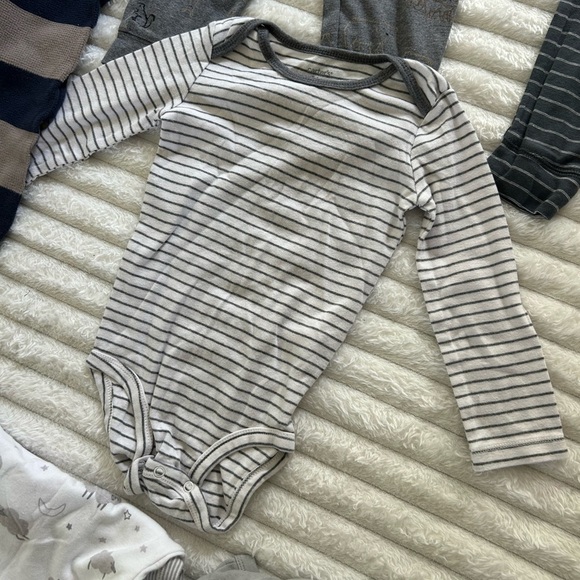 10 Piece Carter’s Toddler Boy’s Size 18-24M Long-Sleeves
& Pants/ Outfit Bundle - Picture 5 of 10